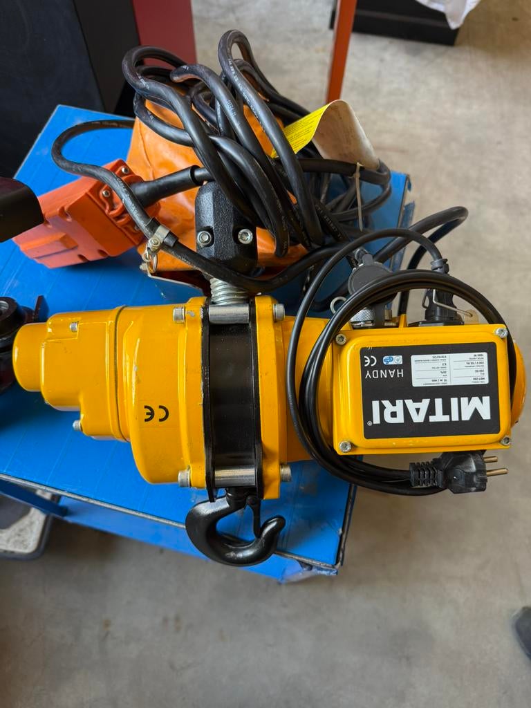 Mitari MDT-250 Elektrische Hijslier / Bouwlier 230V – 250 KG, Ophalen, Gebruikt, Elektrisch