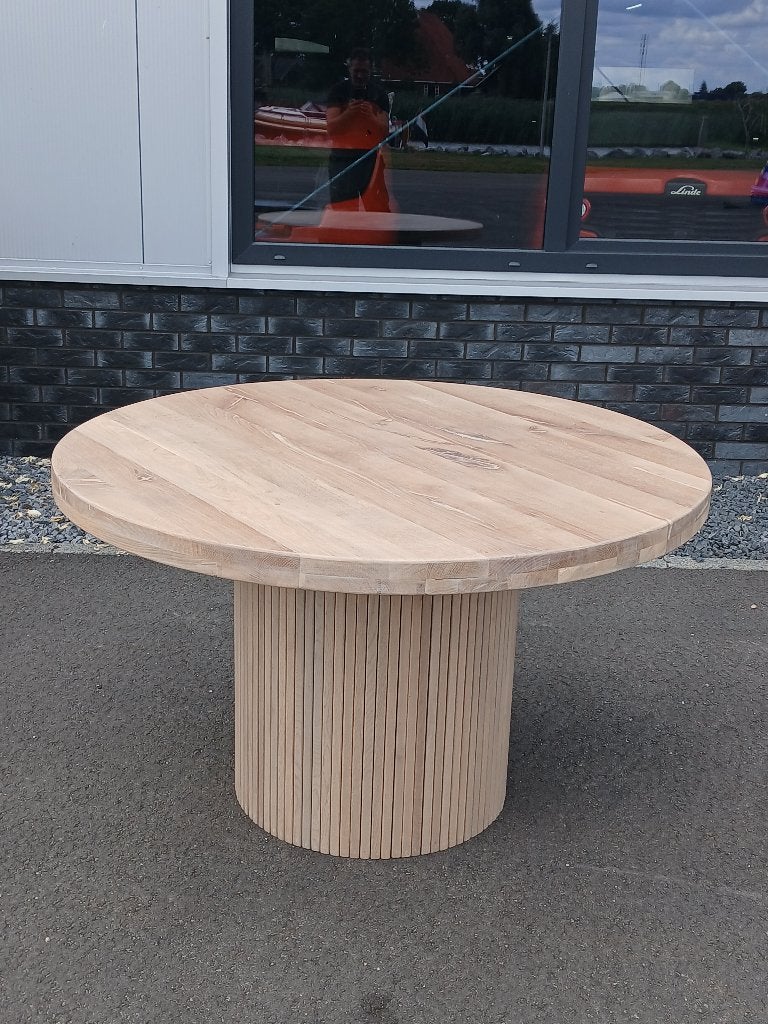 Rustiek Eiken ronde tafel met unieke poot!!, Ophalen, Nieuw, Vijf personen of meer, Versteeg Meubels