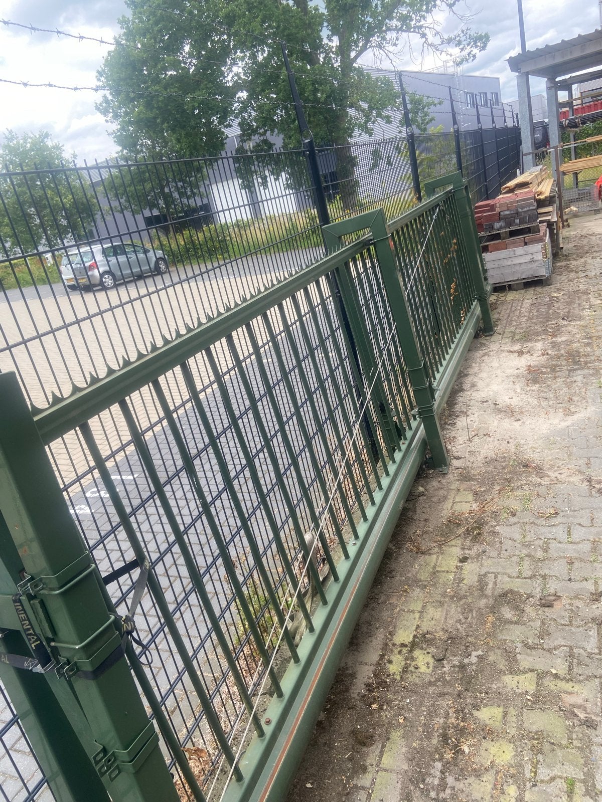 Luxe groene automatische schuifpoort, 715x165 cm, Ophalen, Met poort, Overige typen, Zo goed als nieuw