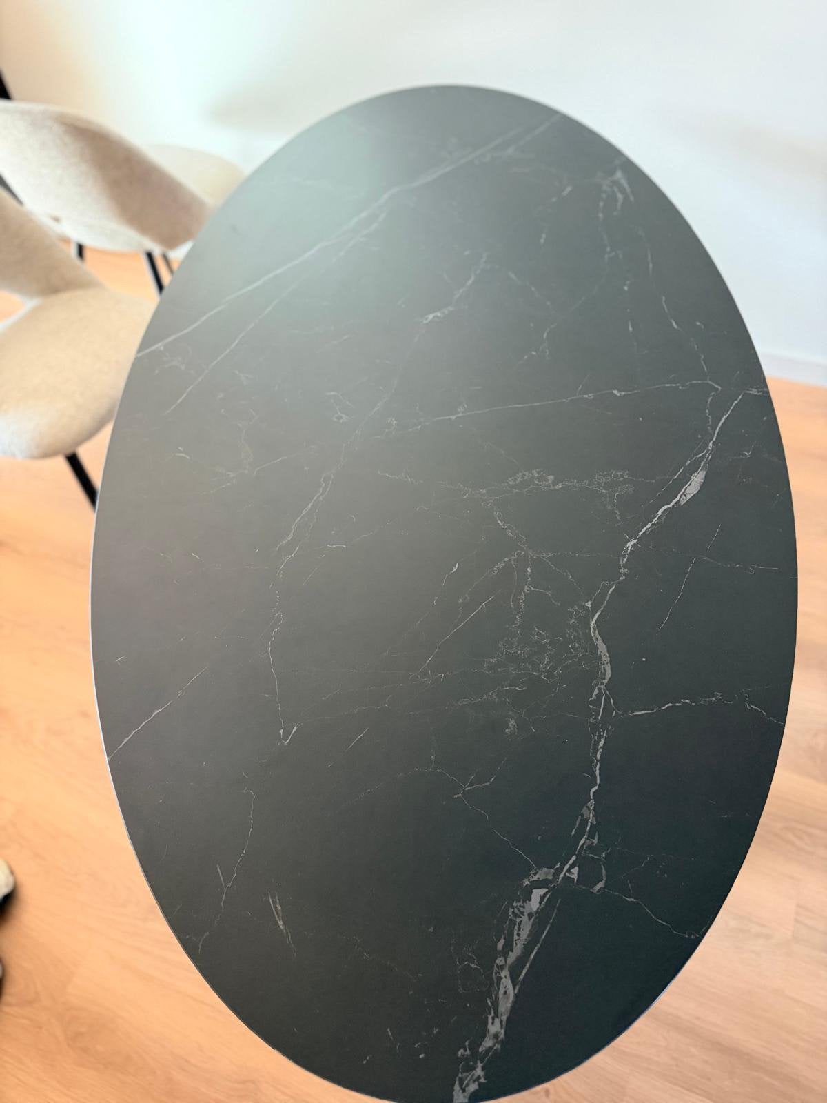 Ovale eettafel met keramisch marmerlook blad, Ophalen, 50 tot 100 cm, Zo goed als nieuw, Vijf personen of meer