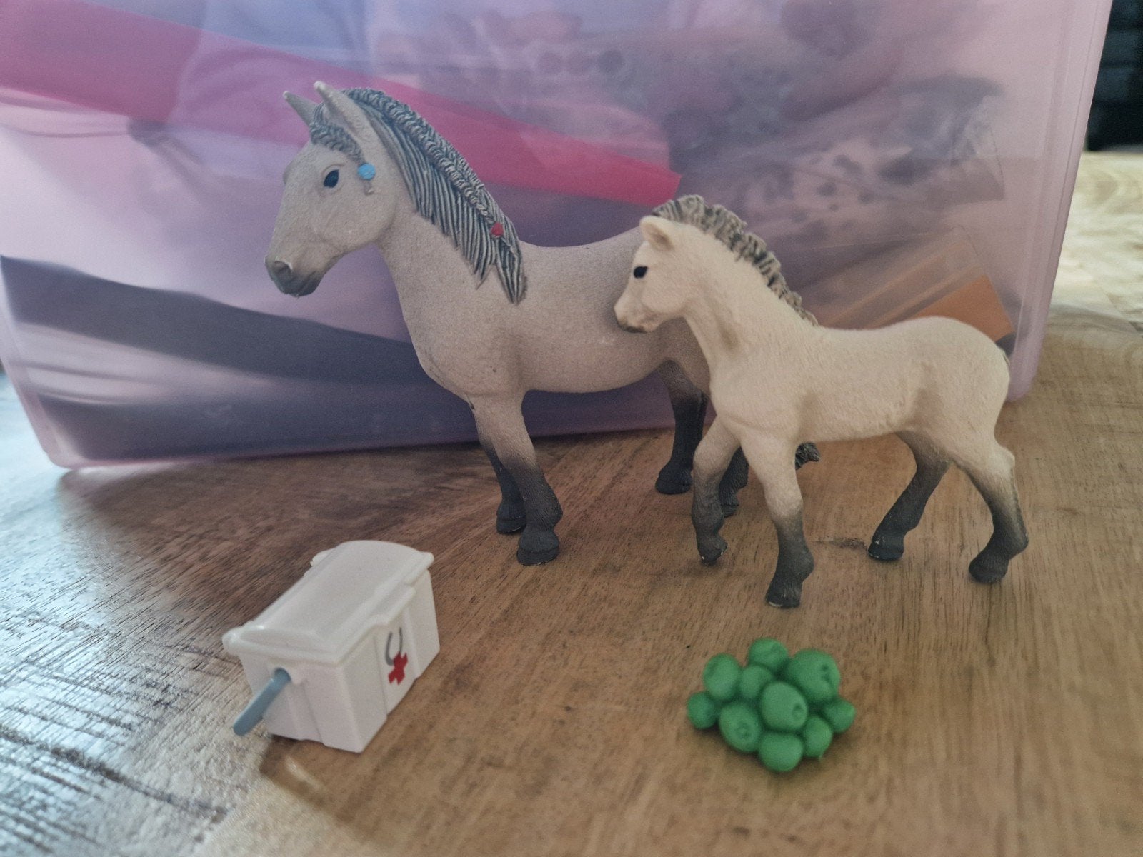 Schleich horse club, paard met veulen 42430, Ophalen of Verzenden, Zo goed als nieuw