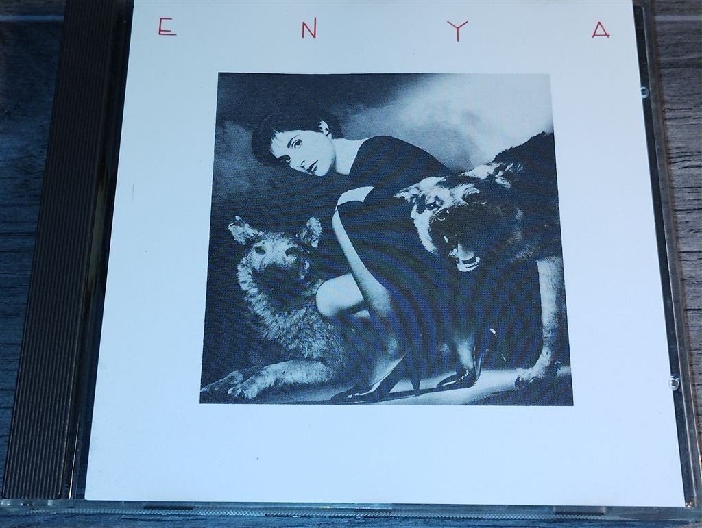 Enya - Enya [1989], Ophalen of Verzenden, Zo goed als nieuw