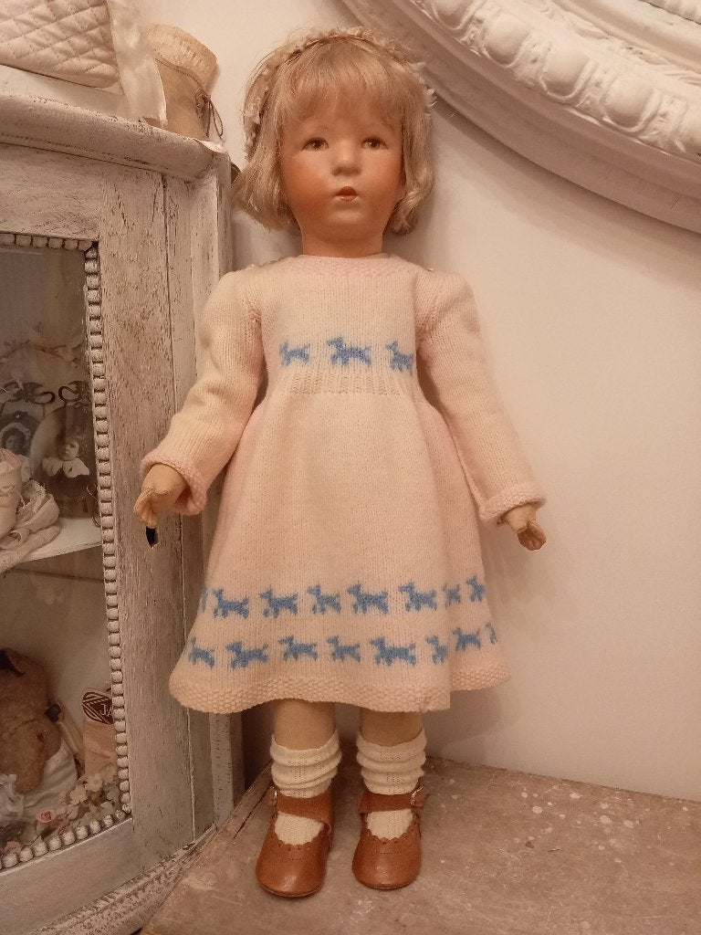 Vintage poppen jurkje met broekje en haarkransje. jaren 50., Verzamelen, Poppen, Ophalen of Verzenden, Zo goed als nieuw, Kleertjes