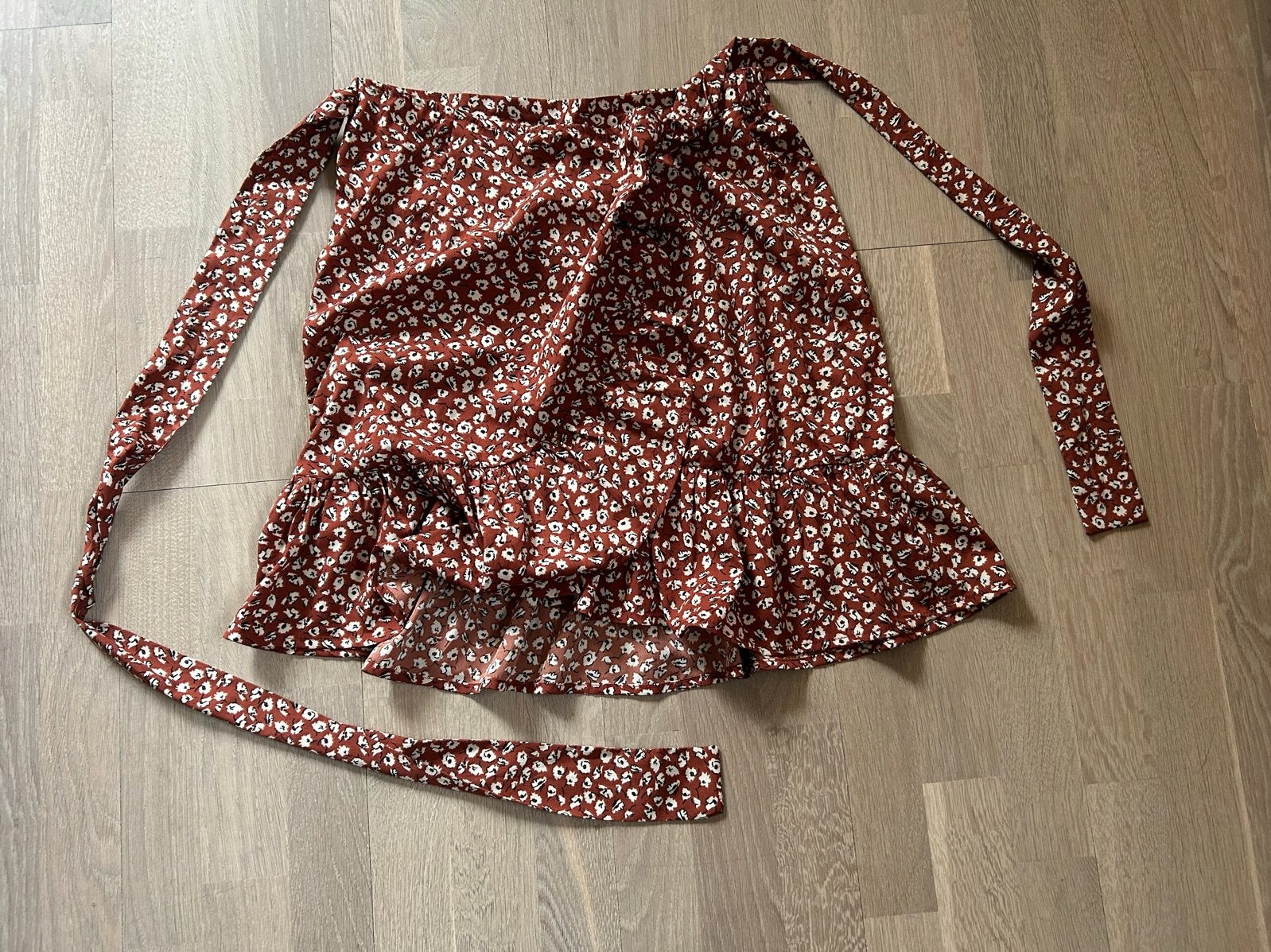 Only wikkelrokje met bloemenprint, Kleding | Dames, Maat 38/40 (M), Bruin, Ophalen of Verzenden, Zo goed als nieuw