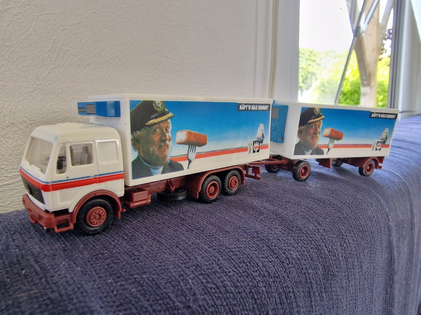 Model vrachtwagen met aanhanger - Kapitein Iglo, Hobby en Vrije tijd, Modelbouw | Auto's en Voertuigen, Gebruikt, Truck, 1:50 of kleiner
