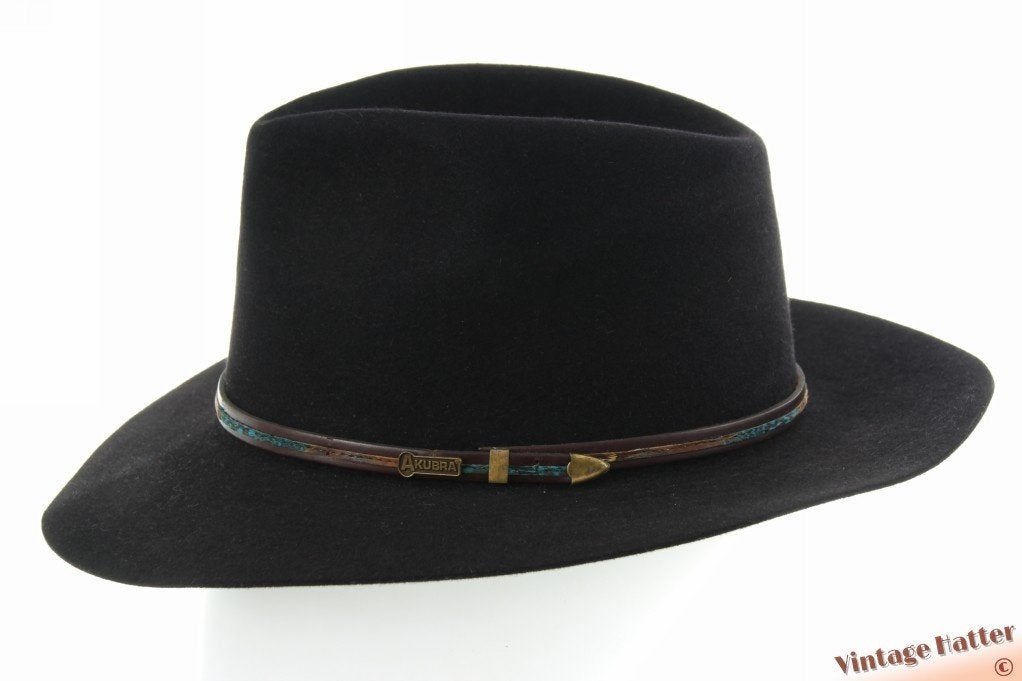 Outdoor gleufhoed Akubra Leisure Time zwart wolvilt 55-56, Akubra - Leisure Time, Hoed, Nieuw, Ophalen of Verzenden