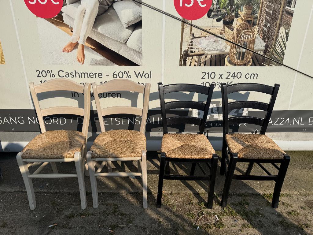 16 witte / 4 zwarte stoelen, Ophalen, Zwart, Hout, Vijf, Zes of meer stoelen