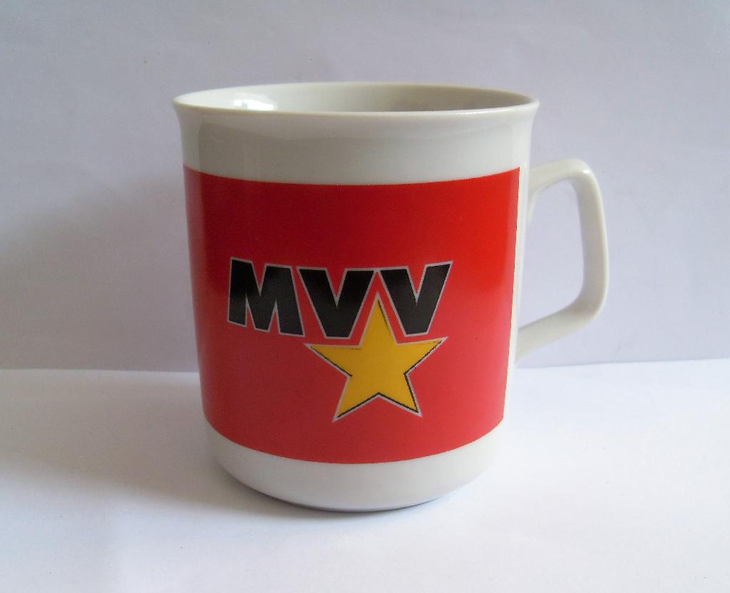 MVV Maastricht Beker Mok MVV Mestreech, Verzamelen, Ophalen of Verzenden, Zo goed als nieuw, Overige binnenlandse clubs, Overige typen