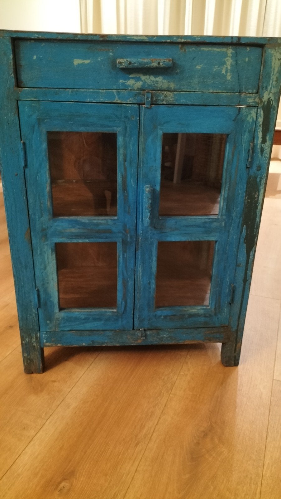 Uniek blauw houten kastje met lade en glazen deuren, Ophalen