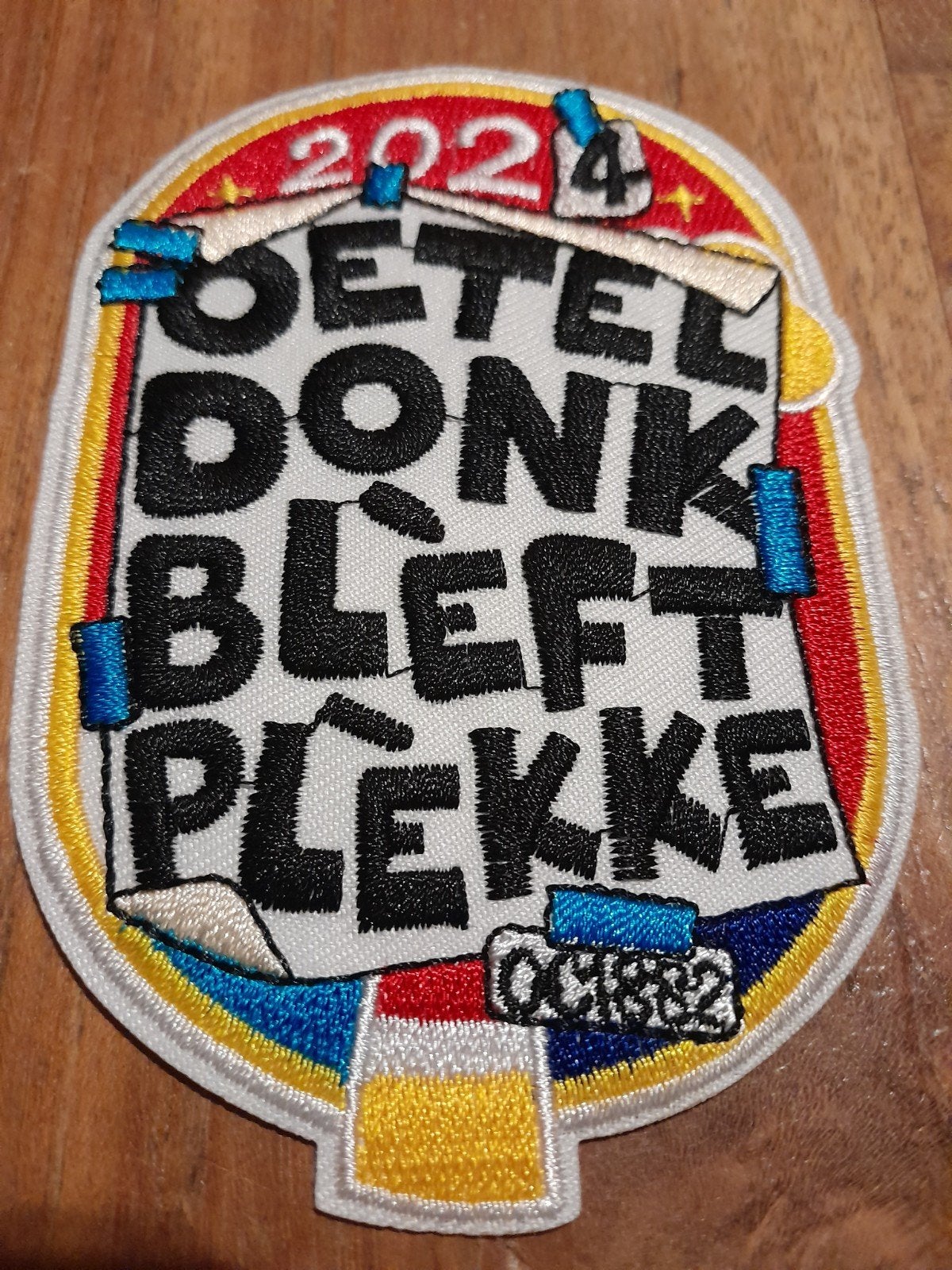Oeteldonk Bleft Plekke 2024 Carnaval Embleem, Ophalen of Verzenden, Nieuw, Overige typen
