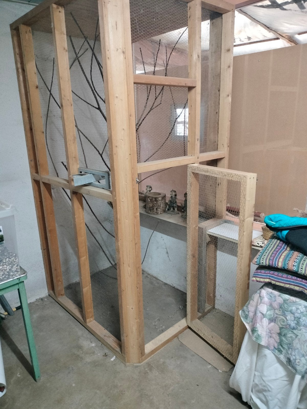 Hoek volière kooi eventueel als binnen kooi voor de winter., Ophalen, Gebruikt, Hout, Volière