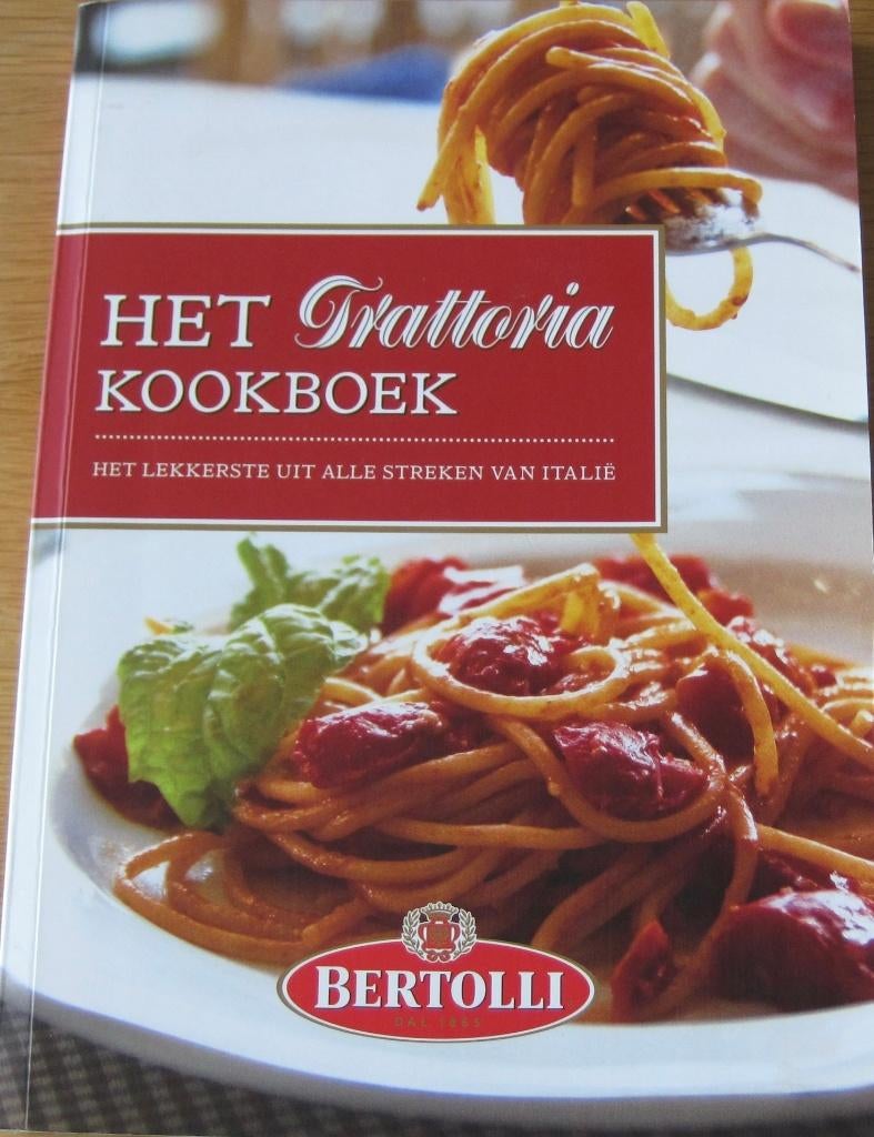Het trattoria kookboek - het lekkerste uit alle streken, Ophalen of Verzenden, Zo goed als nieuw, Italië, Hoofdgerechten