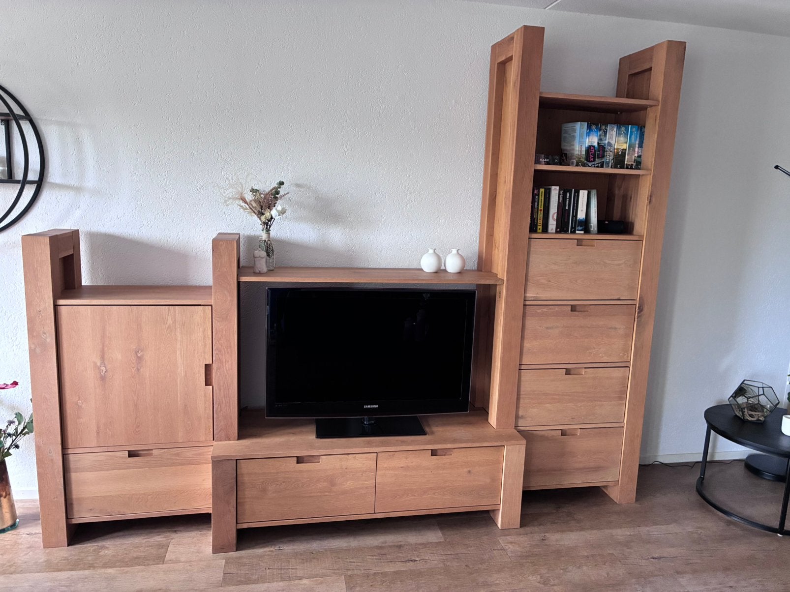 Massief houten wandmeubel / tv-meubel, Ophalen, Eikenhout, Zo goed als nieuw, 200 cm of meer