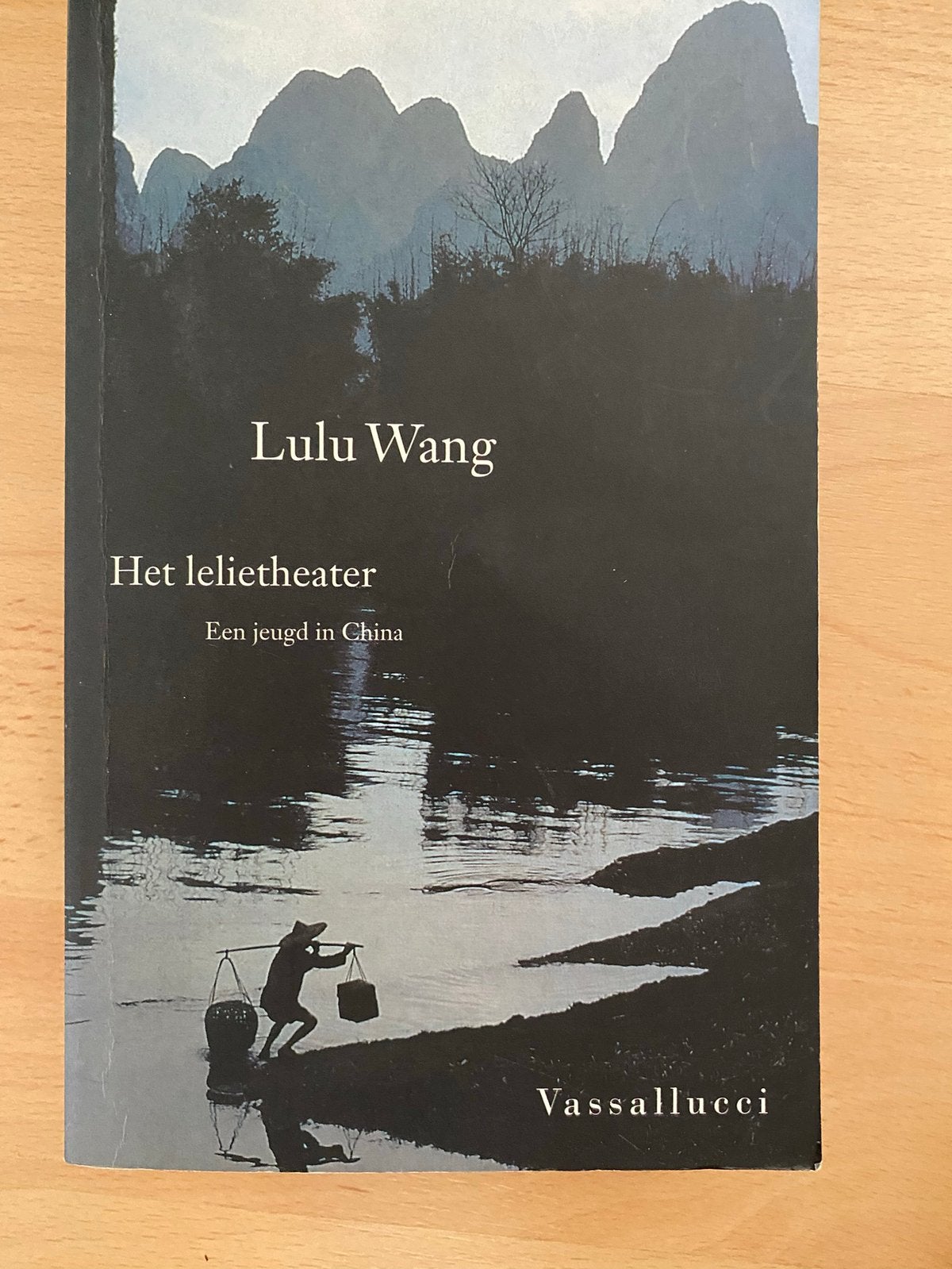 Het lelietheater. Lulu Wang, Ophalen of Verzenden, Gelezen