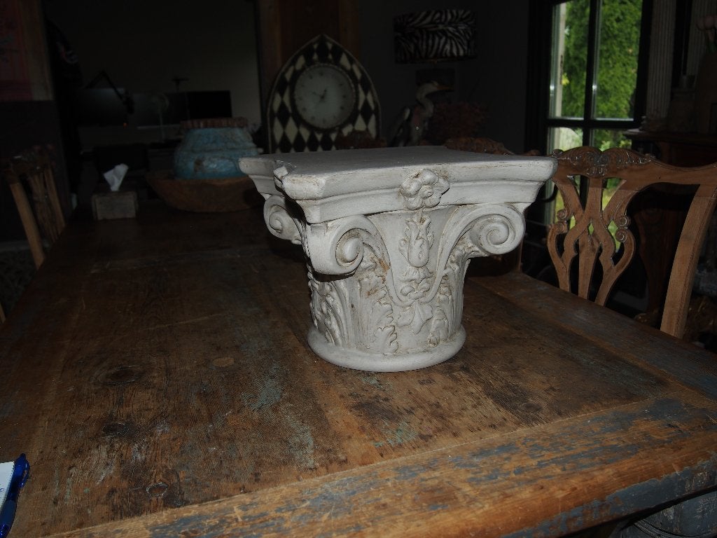 Grijze Stenen Kapiteel/Ornament - 28x36 cm, Ophalen
