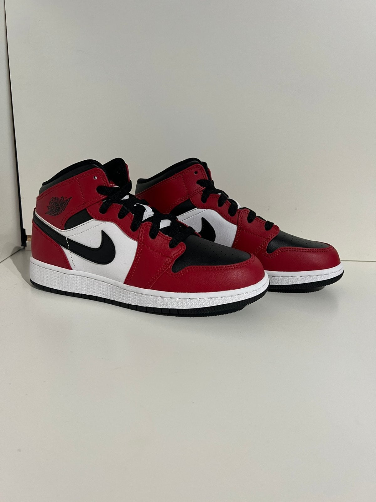 Nike Air Jordan 1 mid Chicago Toe (GS), Overige kleuren, ., Nieuw, Ophalen of Verzenden