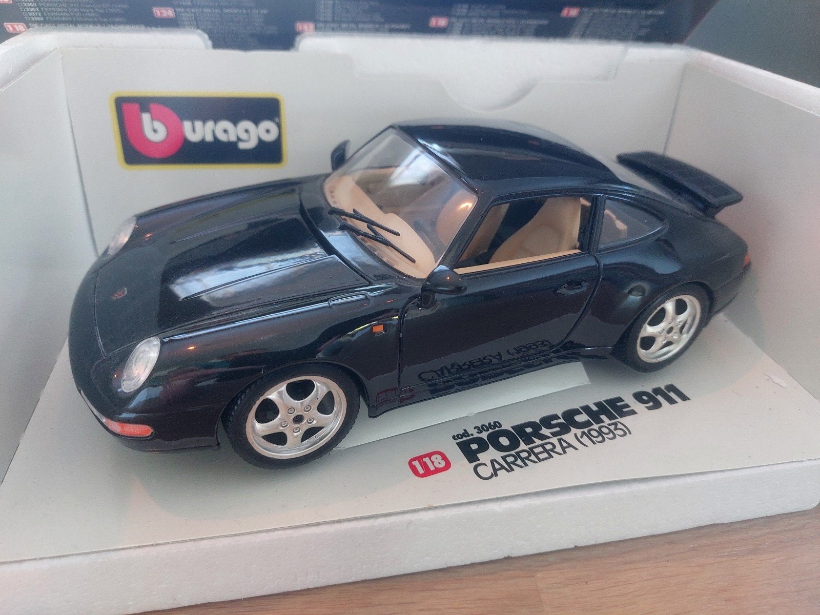 Burago Porsche 911 Carrera 1993 schaal 1/18, Hobby en Vrije tijd, Ophalen of Verzenden, Zo goed als nieuw, Auto, Bburago