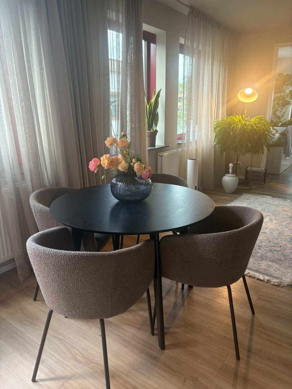 Eettafel zwart, Huis en Inrichting, Tafels | Eettafels, 100 tot 150 cm, Rond, Ophalen of Verzenden, Zo goed als nieuw