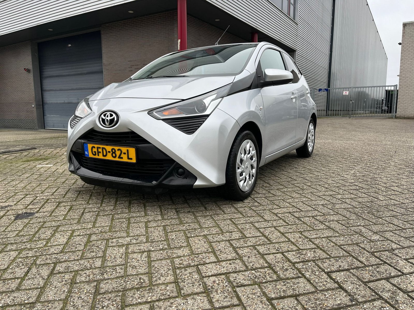 Toyota Aygo 1.0 Vvt-i 72pk 5D 2022 Grijs, Auto's, Toyota, Particulier, Aygo, Achteruitrijcamera, Airbags, Airconditioning, Apple Carplay