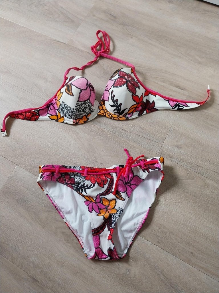 Bikini met vrolijke zomerse print, Kleding | Dames, Badmode en Zwemkleding, Ophalen of Verzenden, Gedragen, Bikini