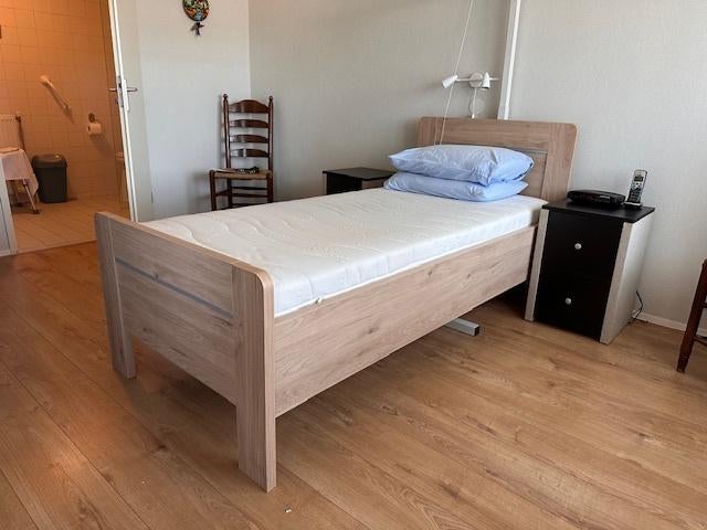 bed, 1-persoons met 2 nachtkastjes + kast, Huis en Inrichting, Ophalen, 100 cm, Eenpersoons, Bruin