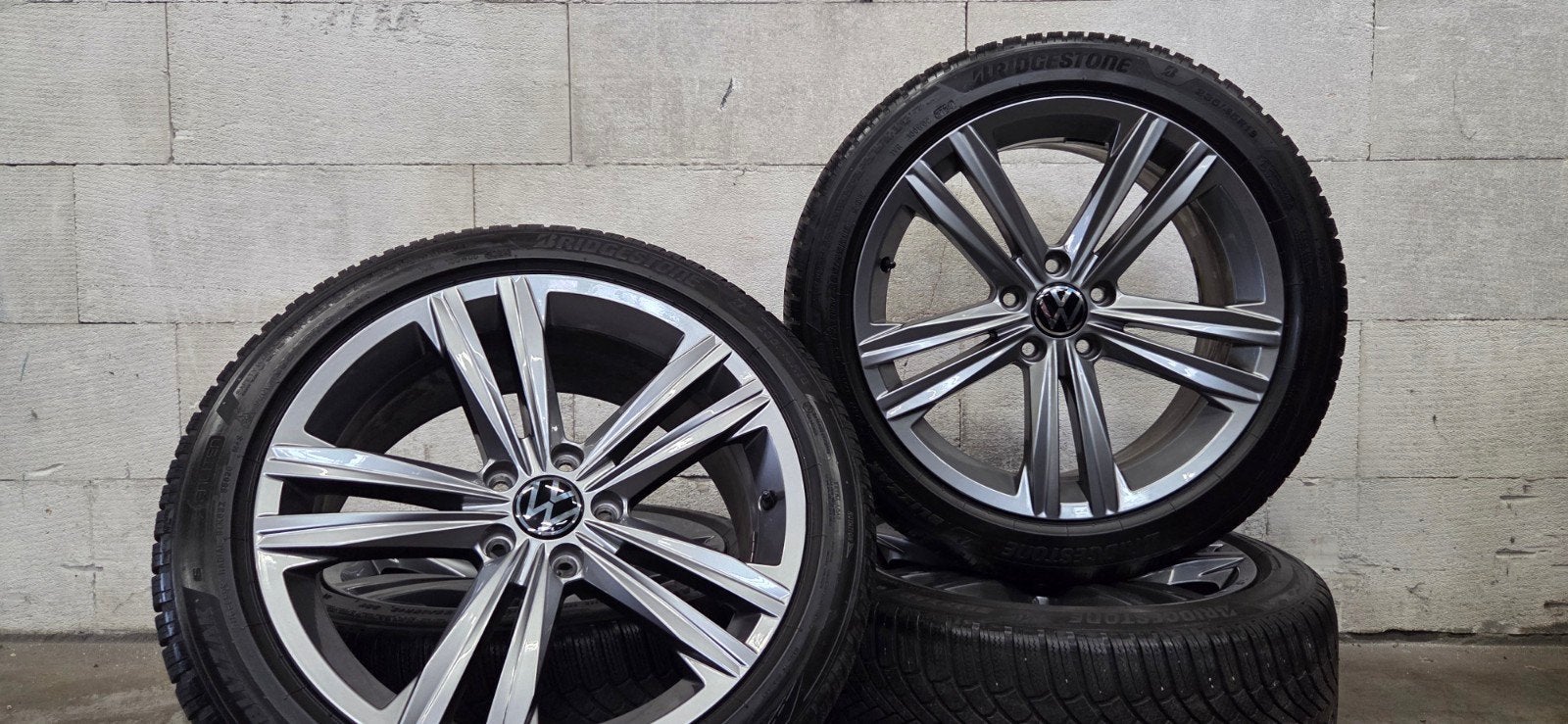 18" VW R-line Passat T-Roc orig Sebring velgen winterbanden, 18 inch, Gebruikt, Banden en Velgen, 235 mm