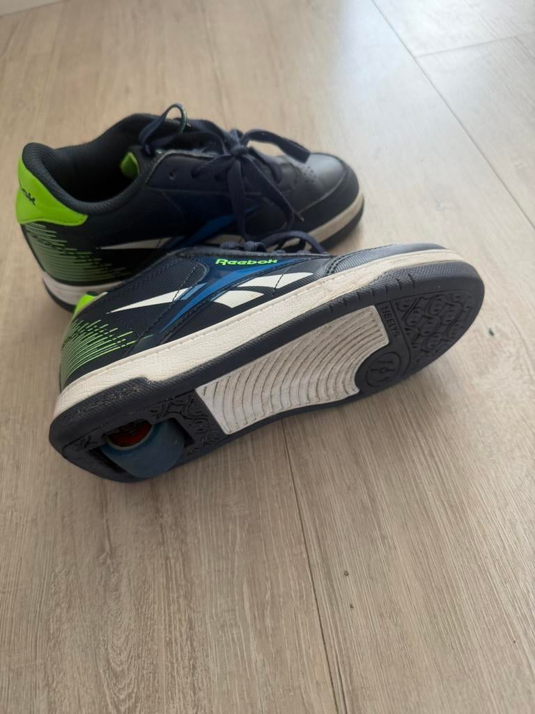 Heelys Reebok Rolschoenen maat 33, Kinderen en Baby's, Speelgoed | Buiten | Rolschaatsen, Ophalen, Gebruikt