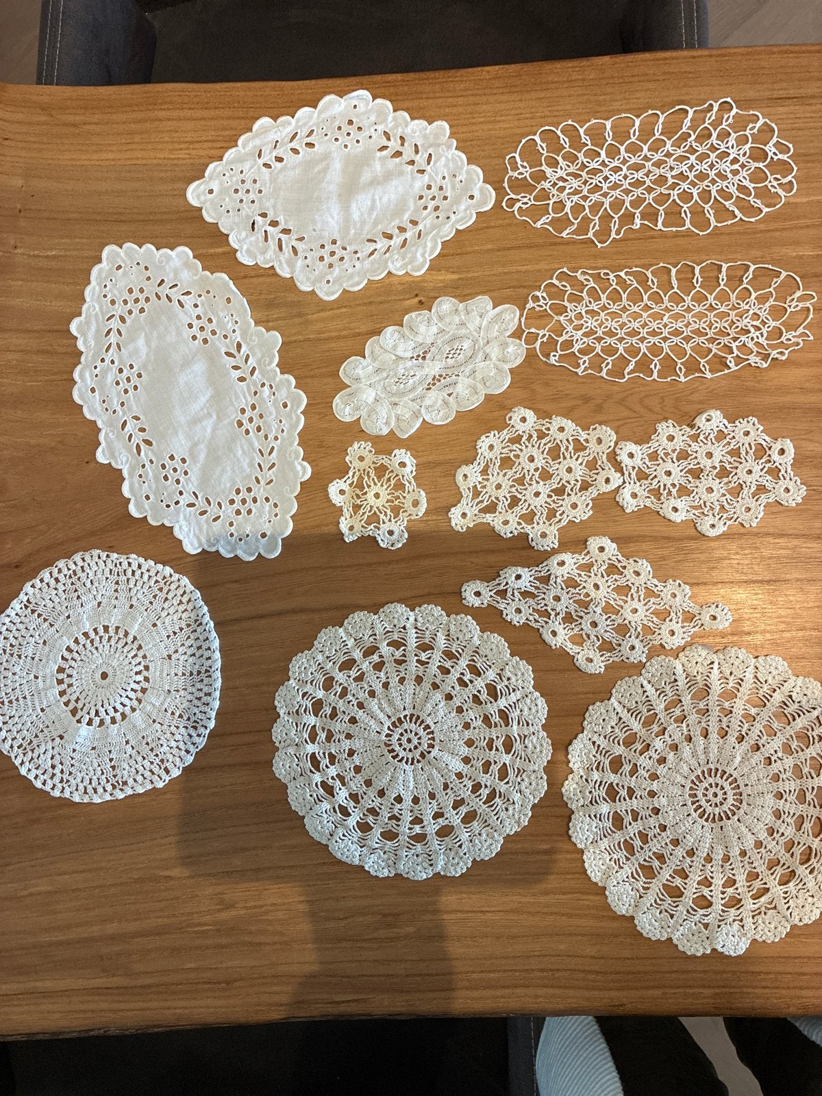 Set van diverse handgemaakte kanten kleedjes, Antiek en Kunst, Ophalen of Verzenden