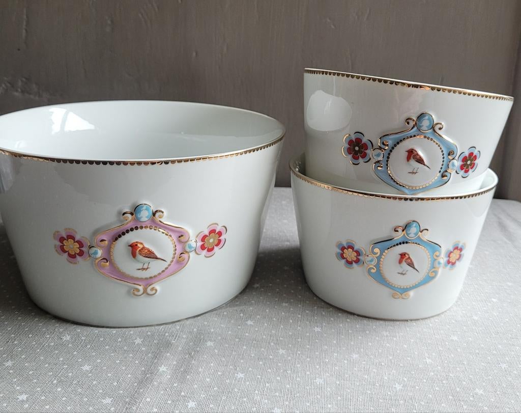 Pip Studio 3 kommen/schalen wit met roze en blauw medaillon,, Ophalen of Verzenden