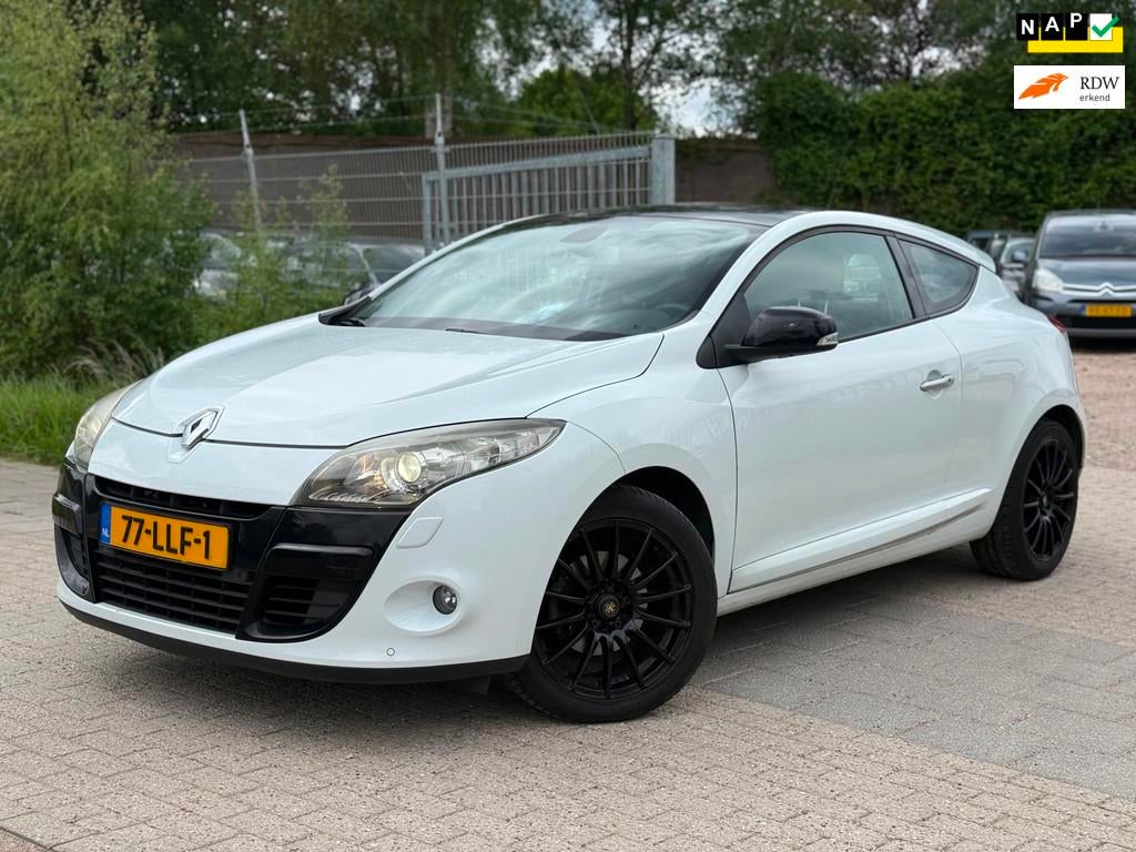 Renault Mégane Coupé 1.6 Dynamique CRUISE PSENSOR PANO, Voorwielaandrijving, Gebruikt, 4 cilinders, Navigatiesysteem