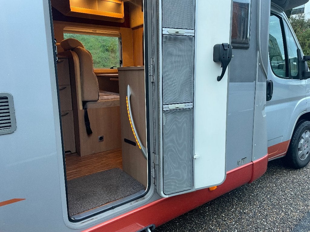 Foto 11 van Fiat Ducato Camper - Buerstner BUT 674 2.3 D 2008 Grijs