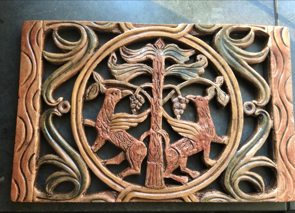 Aardewerk tegel wanddecoratie mythische vogels en levensboom, Antiek en Kunst, Ophalen of Verzenden