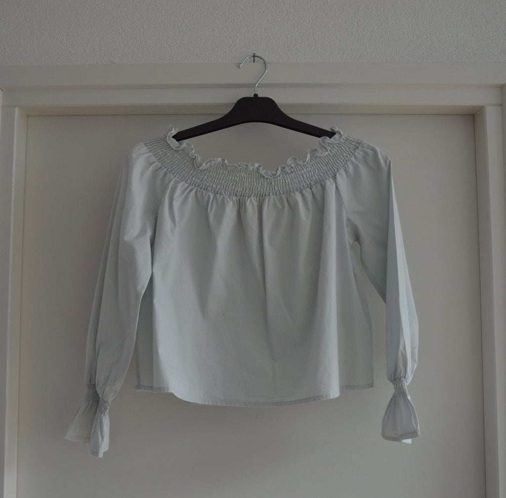 Lichtgrijze blouse Divided H&M, maat 34, met strik, Kleding | Dames, Blouses en Tunieken, Divided by H&M, Ophalen of Verzenden