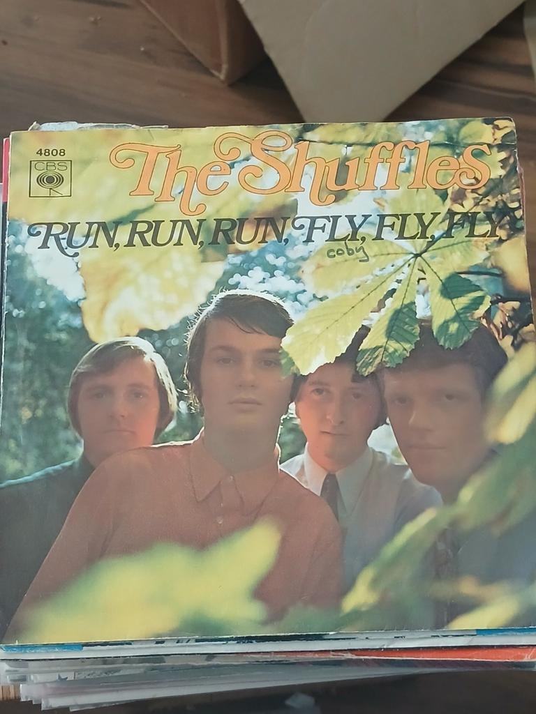 THE SHUFFLES run run run fly fly fly / bitter tears, Ophalen of Verzenden, Zo goed als nieuw, Pop