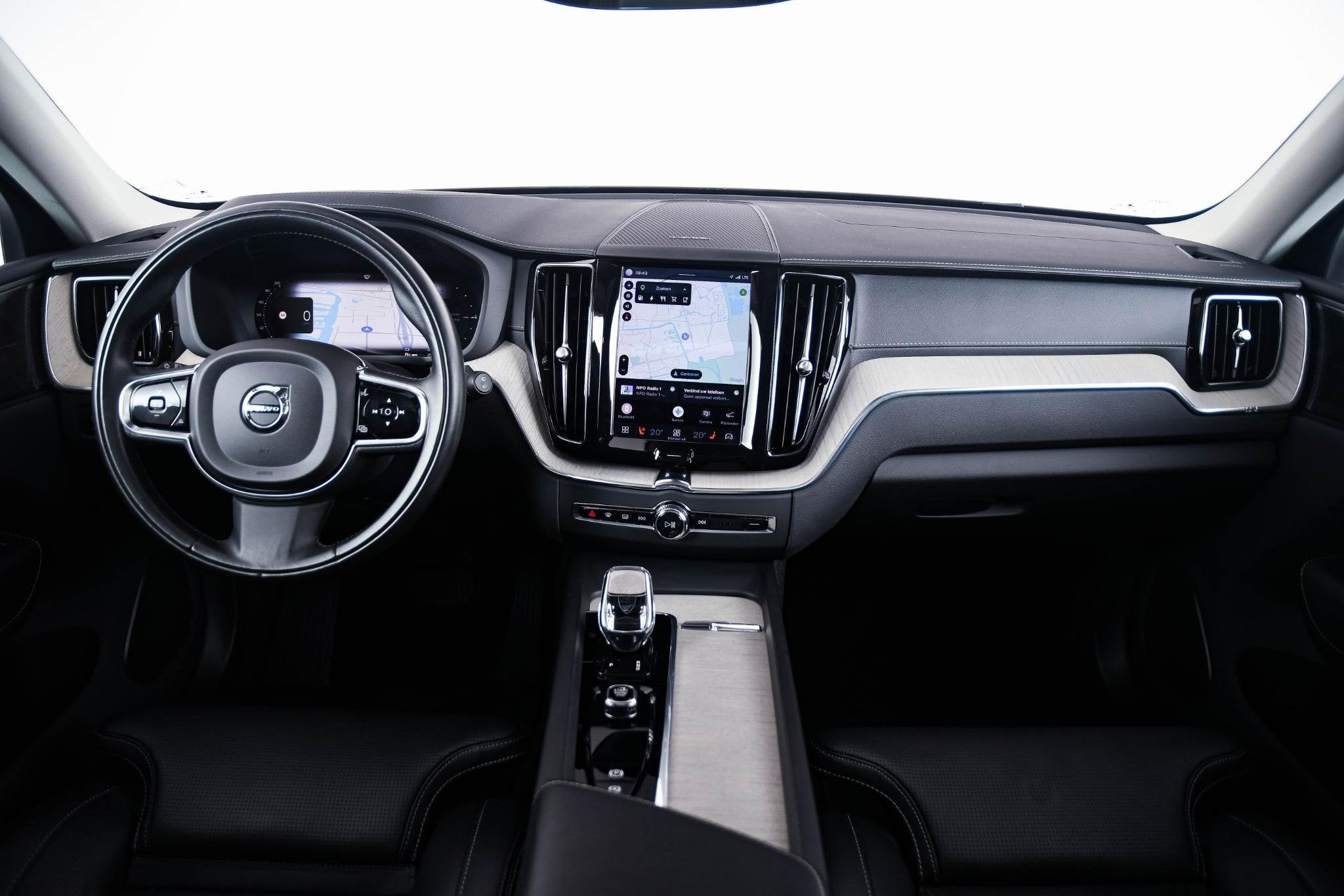 Volvo XC60 2.0 T6 Plug-in hybrid AWD Inscription Trekhaak -, Automaat, Dealer onderhouden, Gebruikt, 4 cilinders