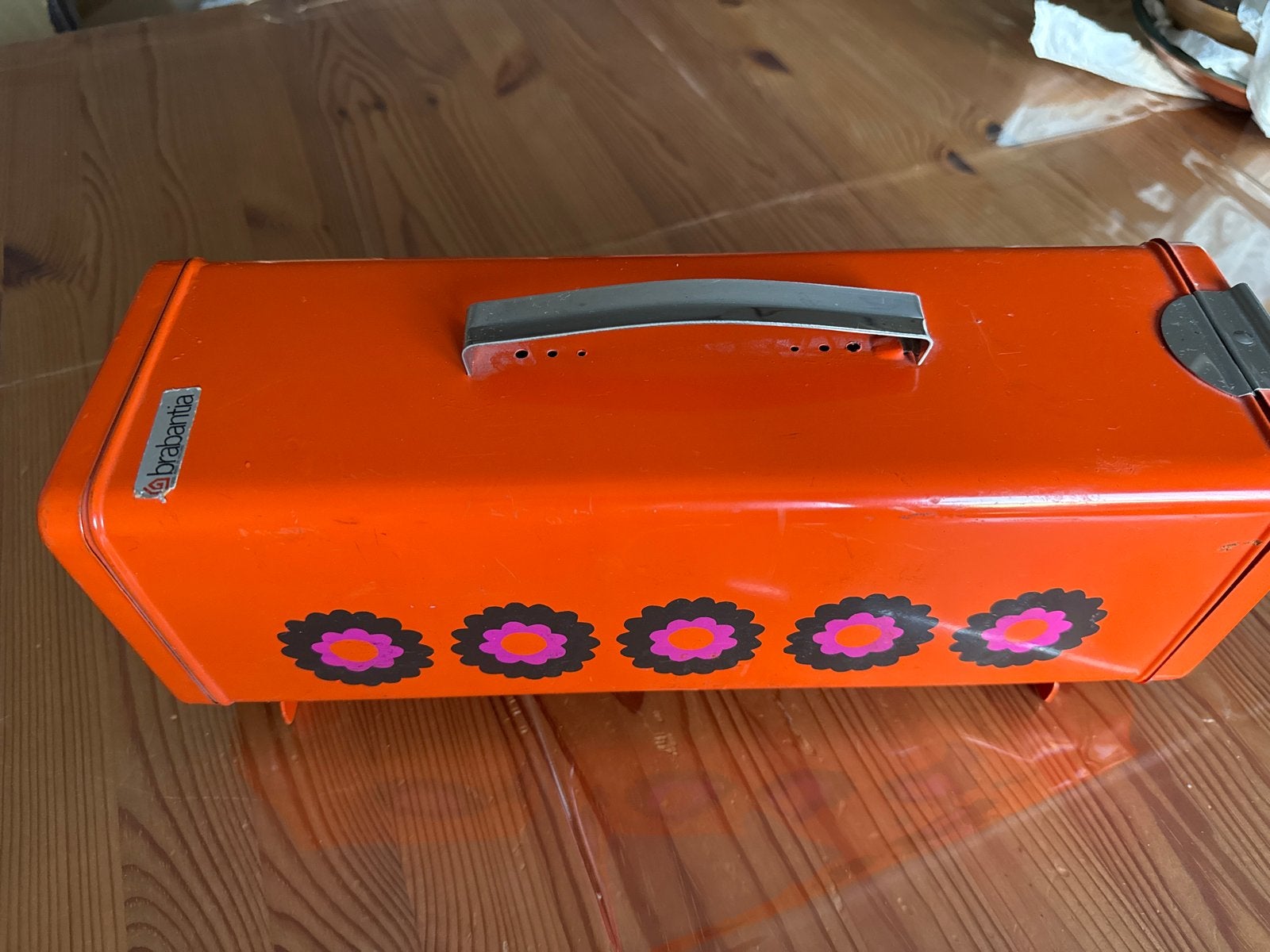 Vintage Brabantia koekblik oranje met bloemmotief, Ophalen