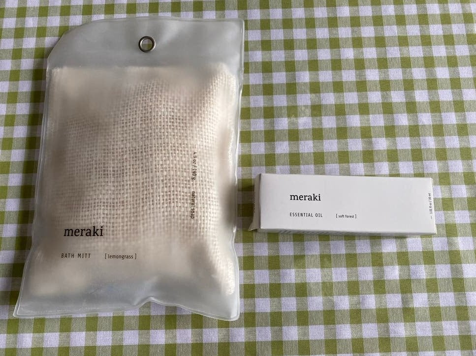 Meraki Essential Oil & Badmitt met zeep - nieuw, Ophalen of Verzenden, Nieuw, Bad & Douche