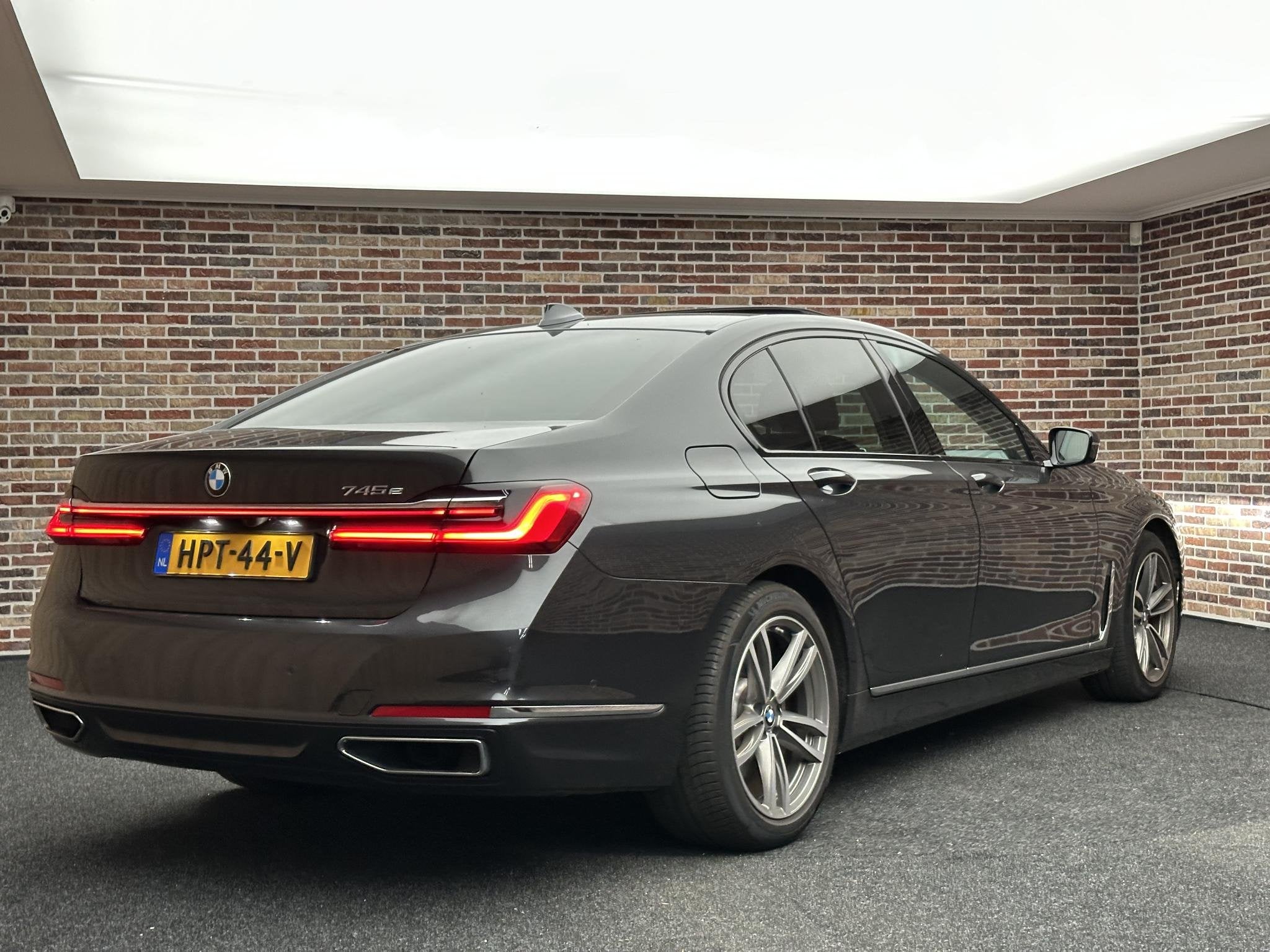 BMW 7-serie 745e Hybrid HEADUP MASSAGE H&K SFEER DAK VIRTUAL, Auto's, BMW, Achterwielaandrijving, Gebruikt, Euro 6, Bedrijf