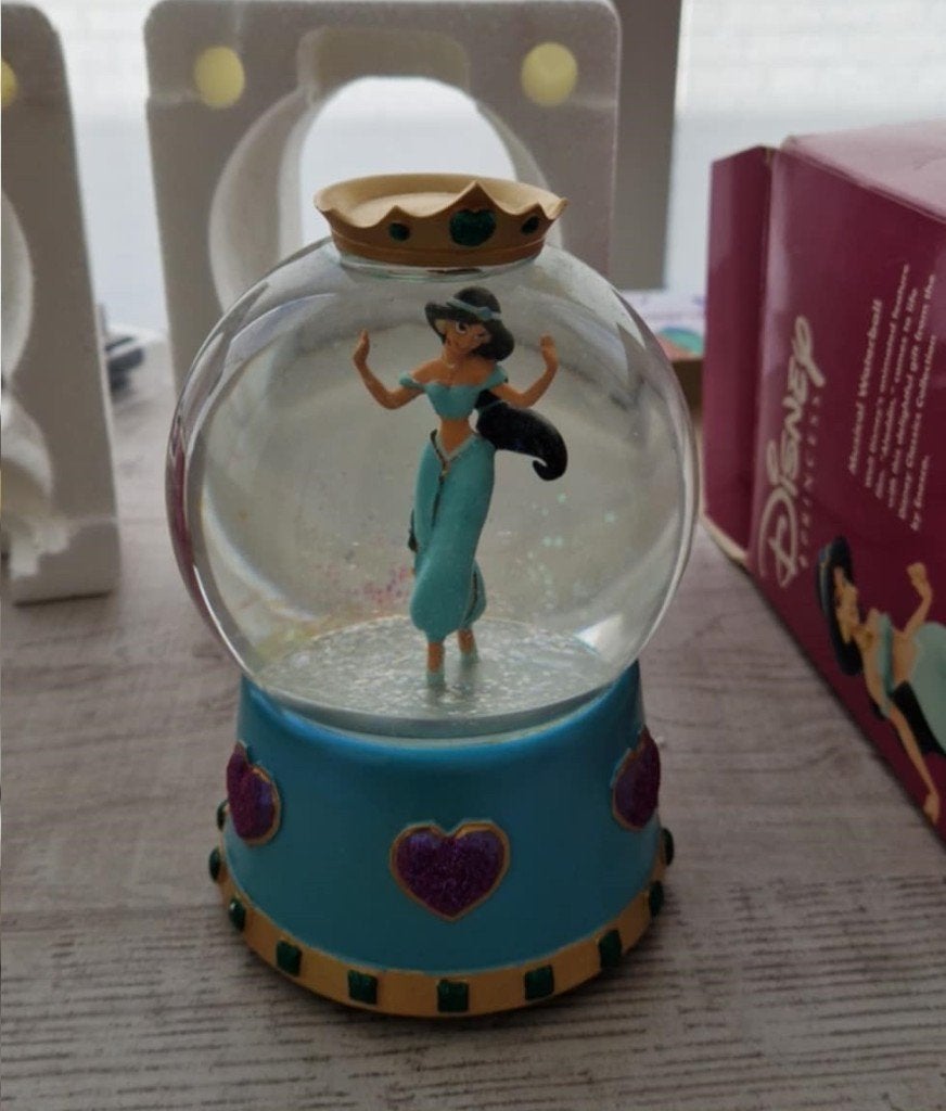 Disney princess Jasmine aladin - Muziekdoos Snow Globe, Verzamelen, Disney, Ophalen of Verzenden, Overige figuren, Nieuw, Beeldje of Figuurtje