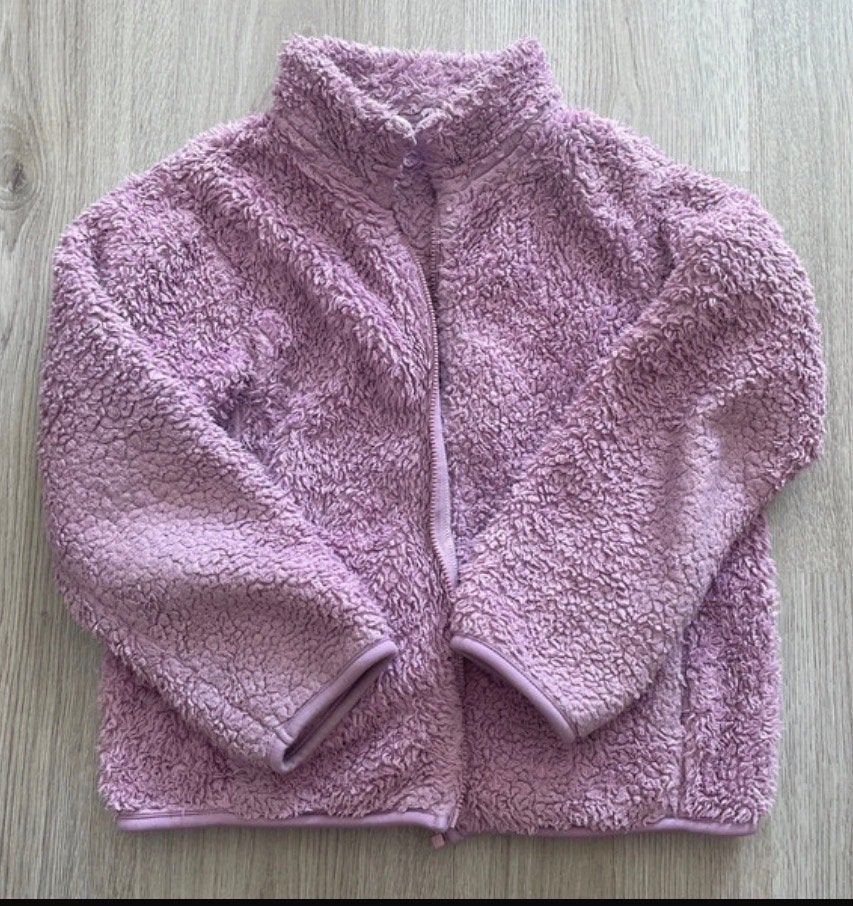 Uniqlo paarse teddy jas 7-8 jaar, Ophalen of Verzenden, Zo goed als nieuw