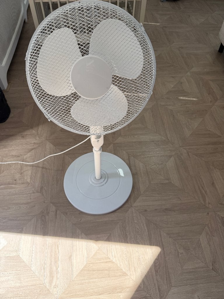 Witte statief ventilator met afstandsbediening, Witgoed en Apparatuur, Ventilatoren, Ophalen, Ventilator met afstandsbediening