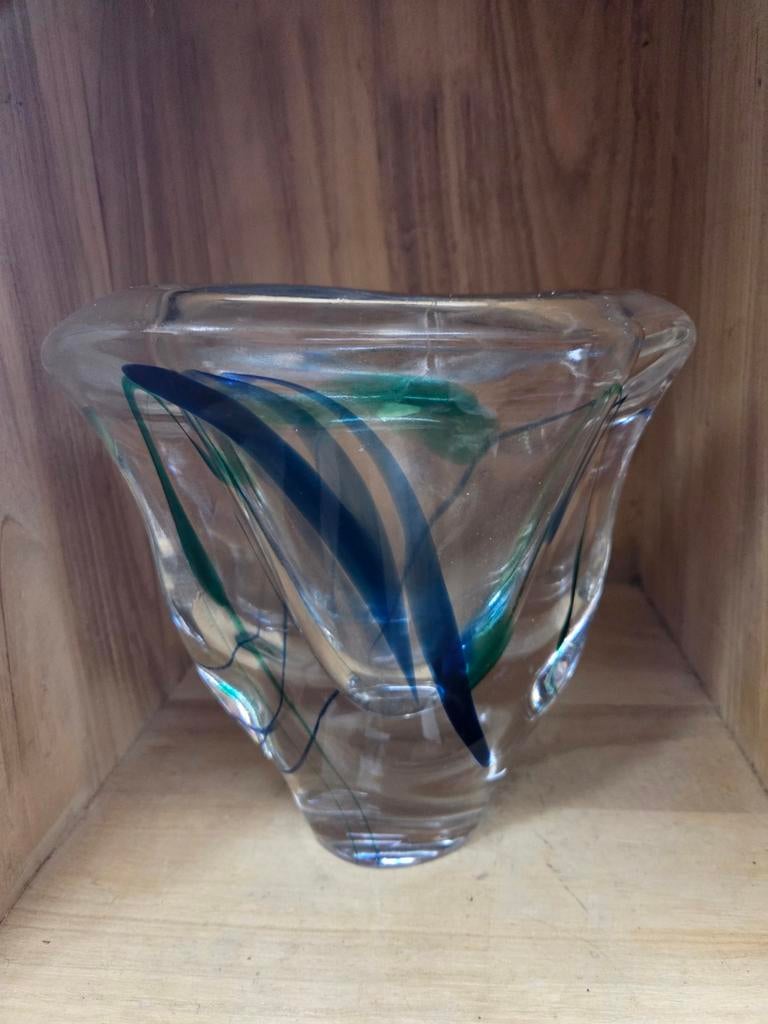 Kristallen vaas met blauwe en groene accenten, Antiek en Kunst, Ophalen of Verzenden