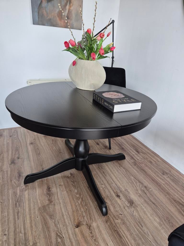 IKEA Ingatorp uitschuifbare eettafel, zwart, Huis en Inrichting, Tafels | Eettafels, Ophalen, Gebruikt, 100 tot 150 cm, Rond