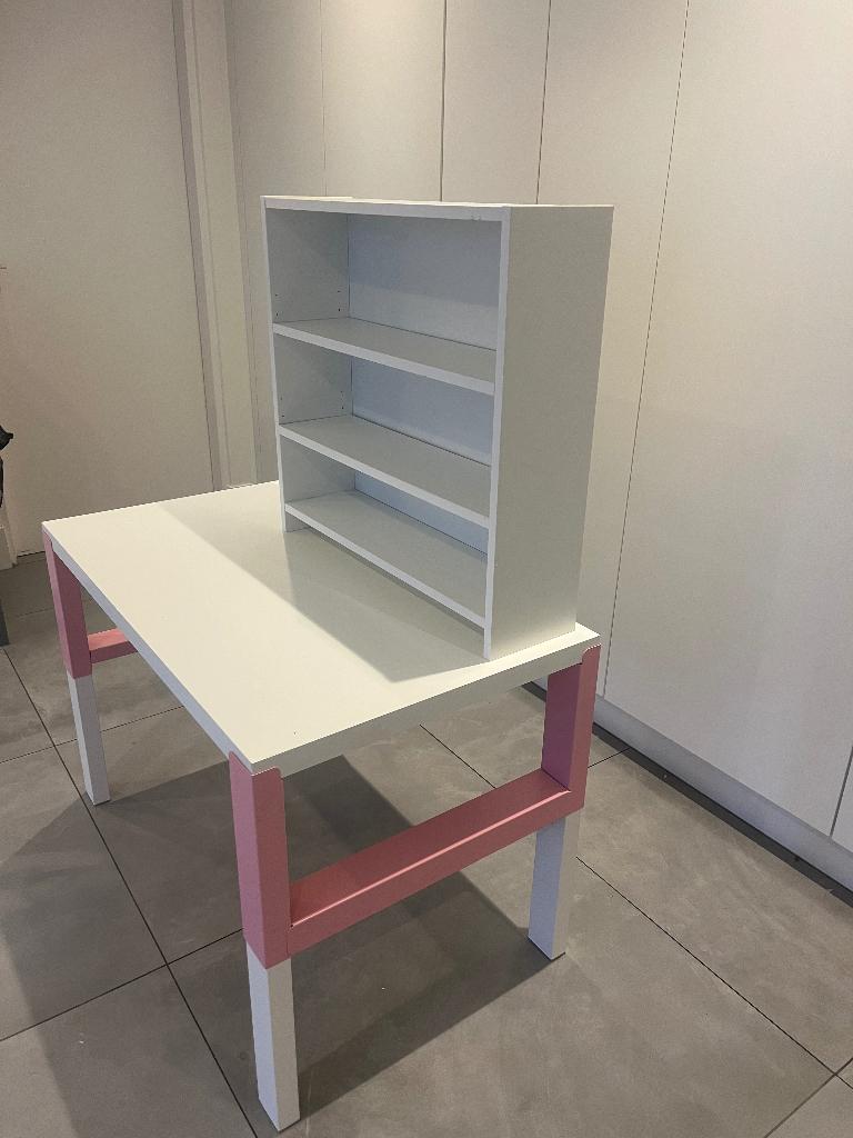 Bureau, Huis en Inrichting, Bureaus, Ophalen, Zo goed als nieuw, IKEA, Kinderbureau