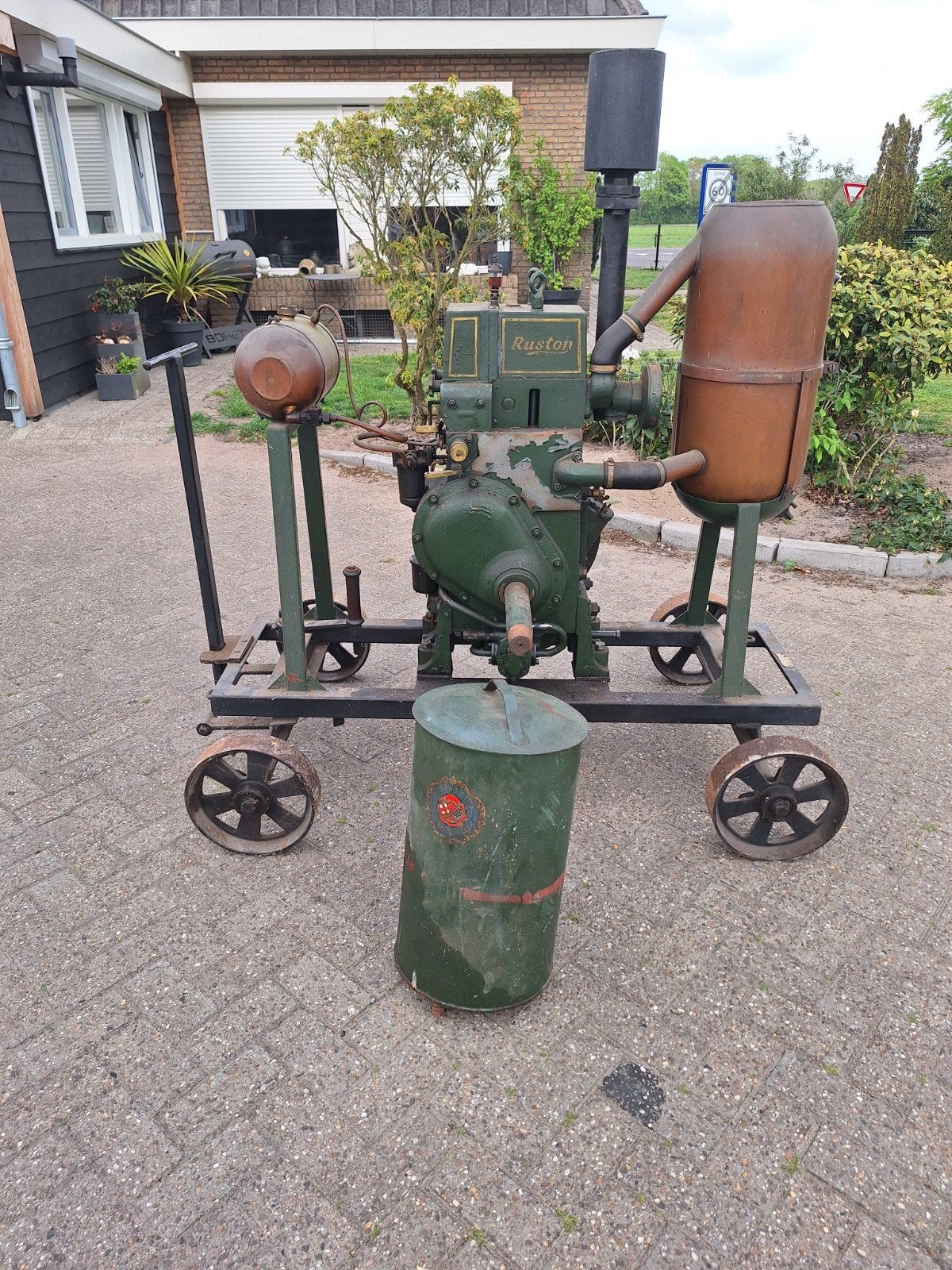 Antieke stationair motor

Merk Ruston&Hornsby
Brandstofverbr, Gebruikt, ., Ophalen of Verzenden, .