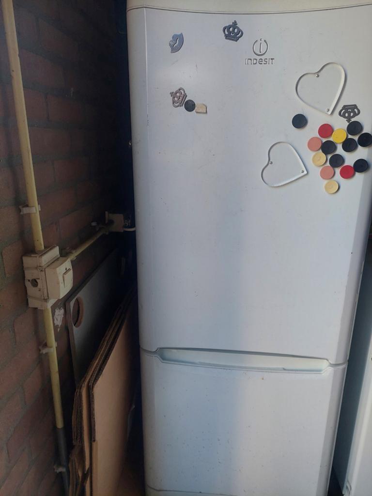 Gratis koelkast met vriezer, Witgoed en Apparatuur, Koelkasten en IJskasten, Ophalen, Gebruikt, 60 cm of meer, Minder dan 75 liter