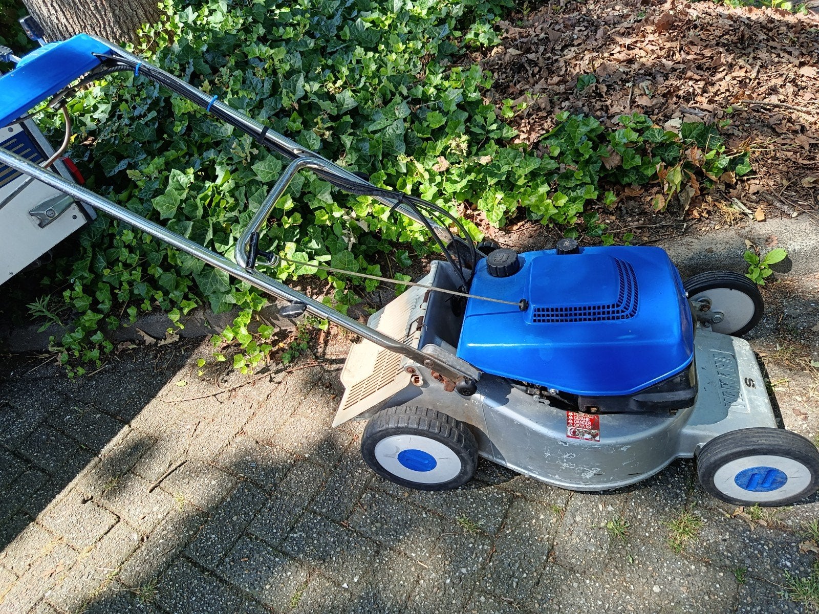 Gazon maaimachine zelf rijdend werkt goed, Tuin en Terras, Ophalen, Gebruikt