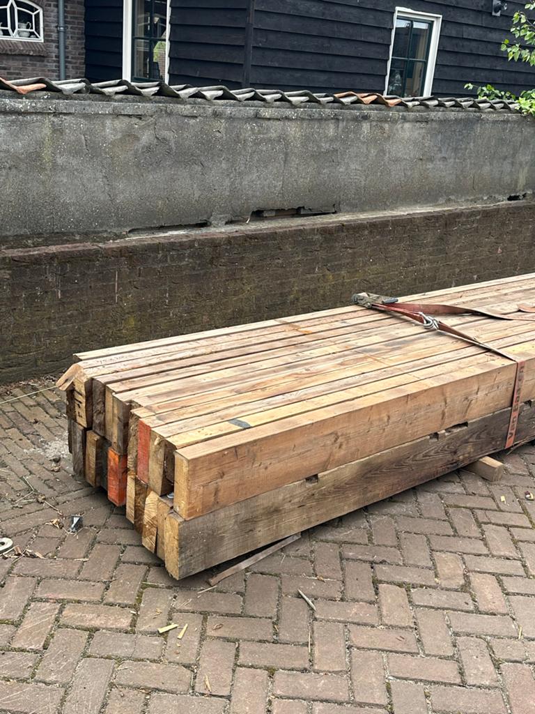 Gebruikte balken ruim 4 meter voor constructie schuur, Gebruikt, Ophalen of Verzenden, Balk, Overige houtsoorten