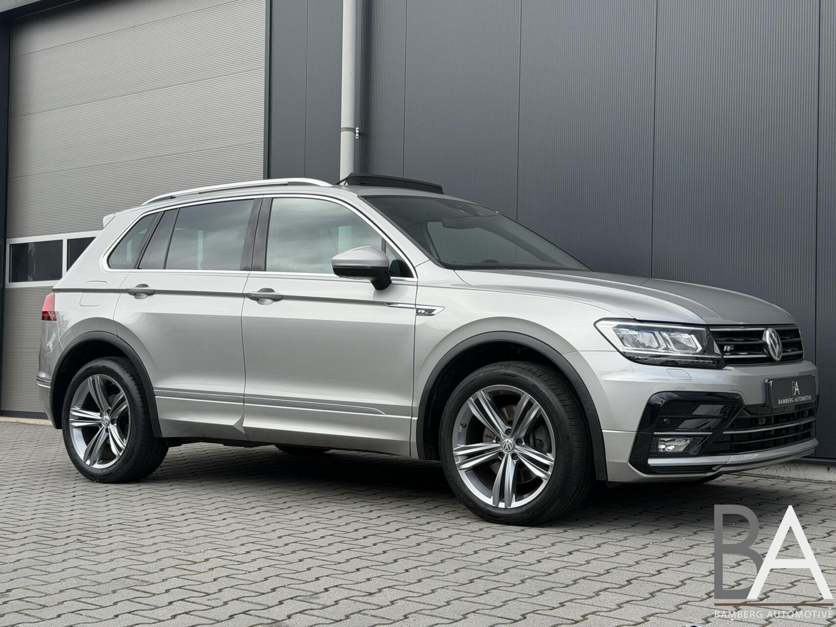 Volkswagen Tiguan 2.0 TSI 4Motion R-line|pano|trekhaak|leder, Gebruikt, 4 cilinders, 2500 kg, Leder