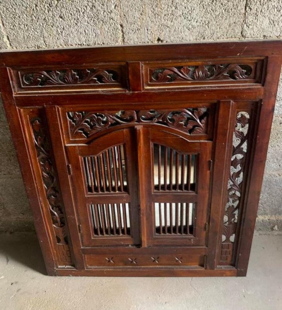 Antieke spiegel met luiken en mooi houtsnijwerk 90,-, Ophalen of Verzenden